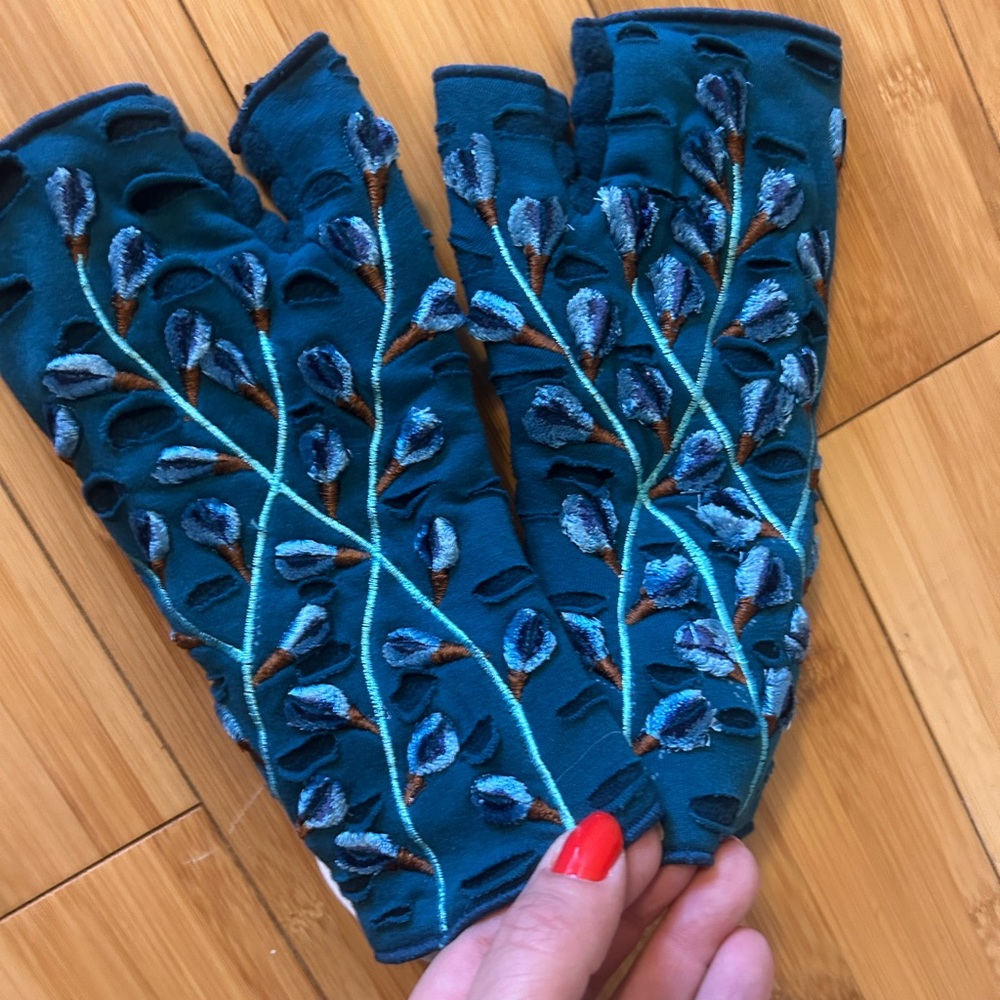 Rising Tide fleece fingerless mittens, new with tags